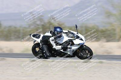 media/Dec-01-2025-Moto Forza (Mon) [[2daa91e15f]]/3-Beginner Group/Session 2 (Turn 7 Inside Pans)/